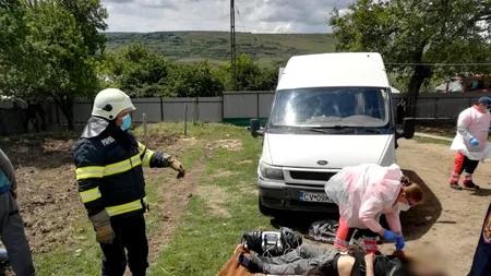 JUDEȚUL VASLUI. Bărbat strivit de duba pe care o repara