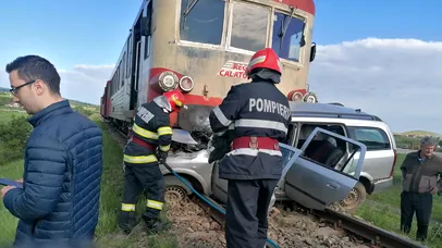 Mașină lovită de tren în județul Iași. Șoferul autoturismului a murit
