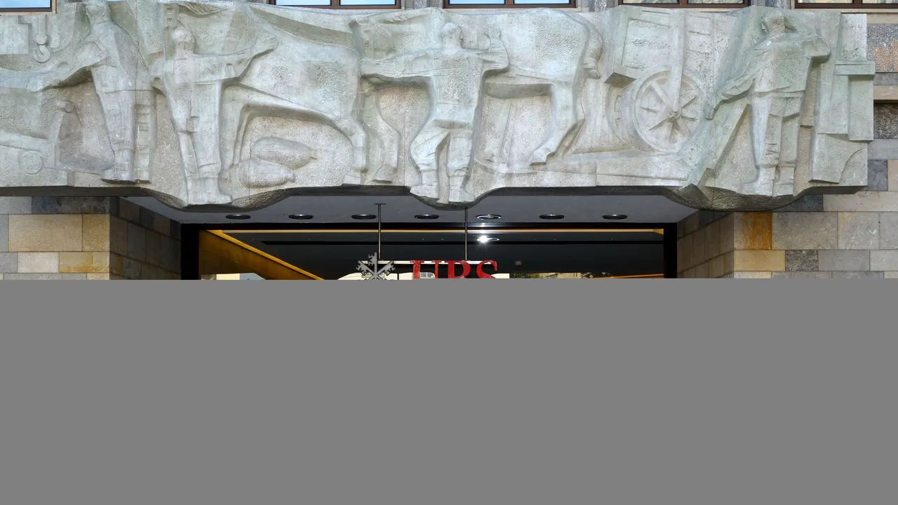 Elvețienii nu mai au ce face cu banii: Cum au ajuns WC-urile de la UBS înfundate cu bancnote de 500 de euro