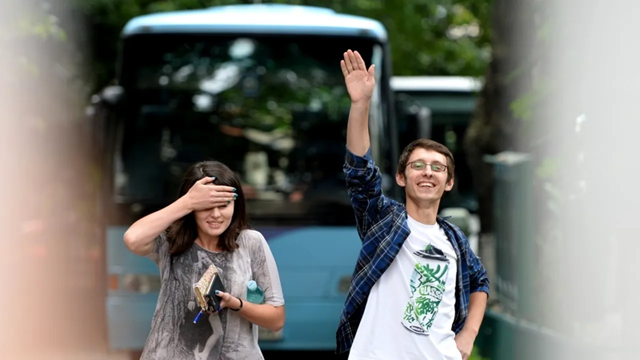 BACALAUREAT 2013. Reportaj de la liceul ȘPĂGII: E o crimă, domne! Eu de luni nici nu am mai putut să învăț pentru BAC, m-am uitat numai la televizor