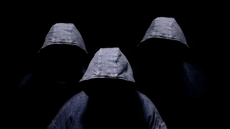 O nouă SECTĂ religioasă din Italia atrage tinerii în izolare totală: „Nu mănâncă, nu muncesc și cerșesc pentru liderul lor