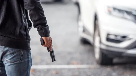 Un agent de la Poliția Dej s-a împușcat în cap cu arma din dotare / Bărbatul este în stare gravă la spital