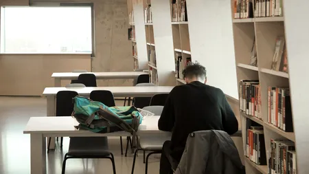 Elevii care au luat nota 10 la examenele naționale ar putea primi stimulente FINANCIARE. Proiectul e dezbătut de Ministerul Educației