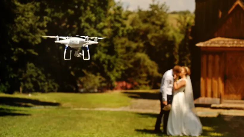 O femeie a fost accidentată de o dronă care filma nunta la care se afla. Pilotul ar putea avea probleme mari - legislația în România este foarte dură