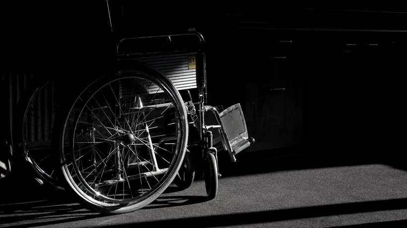 Un bărbat a stat 43 de ani în scaun cu rotile din cauza unui diagnostic greșit