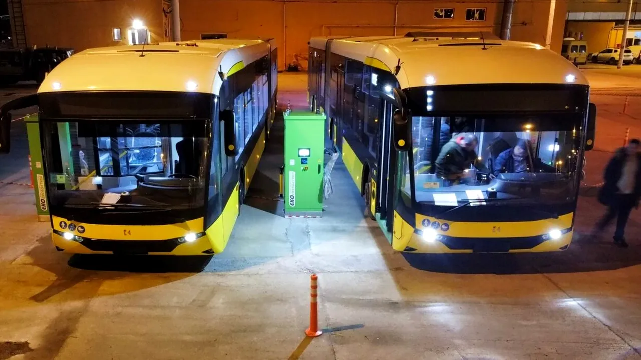 Primele autobuze electrice turcești au sosit la Timișoara. Primăria plătește 40 de milioane de euro pe 44 de vehicule