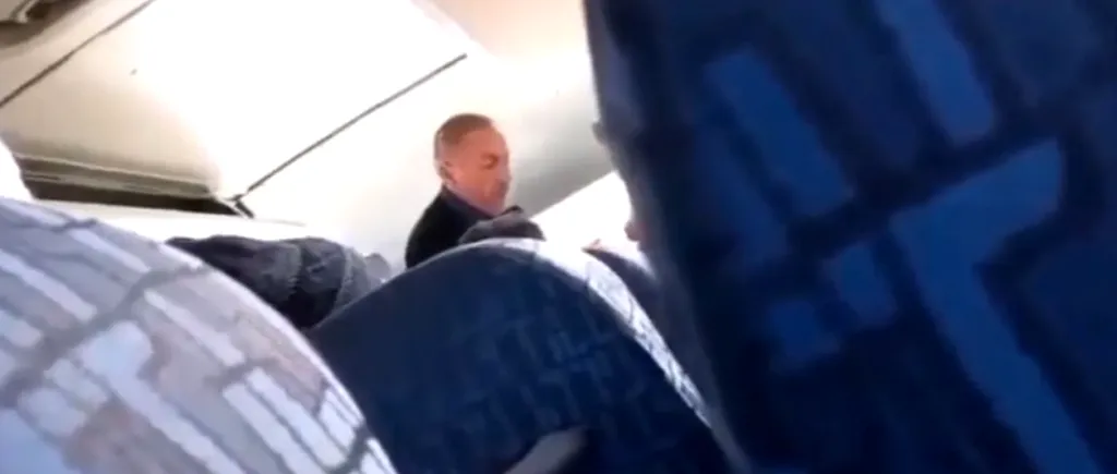 VIDEO: „Stai pe scaun, cum îți spun eu!”. Șoferul unui microbuz din Onești, filmat cum lovește o bătrână cu pumnii în cap. Atenție! Imagini șocante