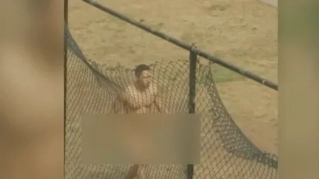 Un polițist alb a împușcat mortal, în SUA; un bărbat de culoare care bătea pe la uși complet dezbrăcat