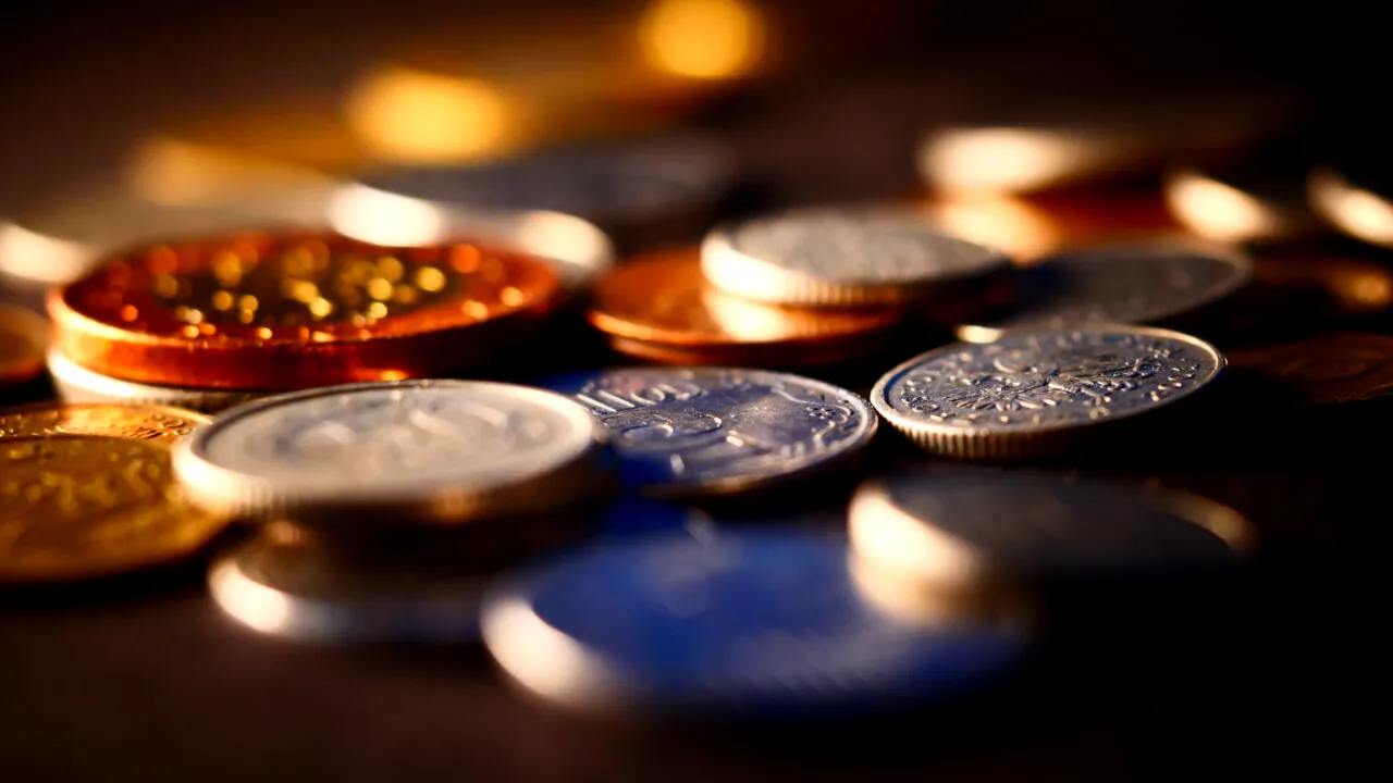 Suma uriașă cu care se vinde pe Olx o monedă cu defect. Îți iei un apartament de banii ăștia