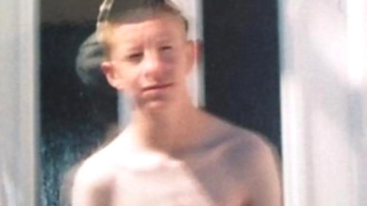 FOTO. Transformarea spectaculoasă a acestui tânăr. 