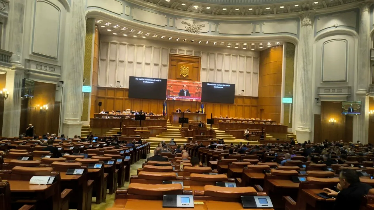 Au intrat la vot legile pe jaloanele din PNRR. A trecut şi Codul Urbanismului care măreşte salariile celor din minister cu 35%