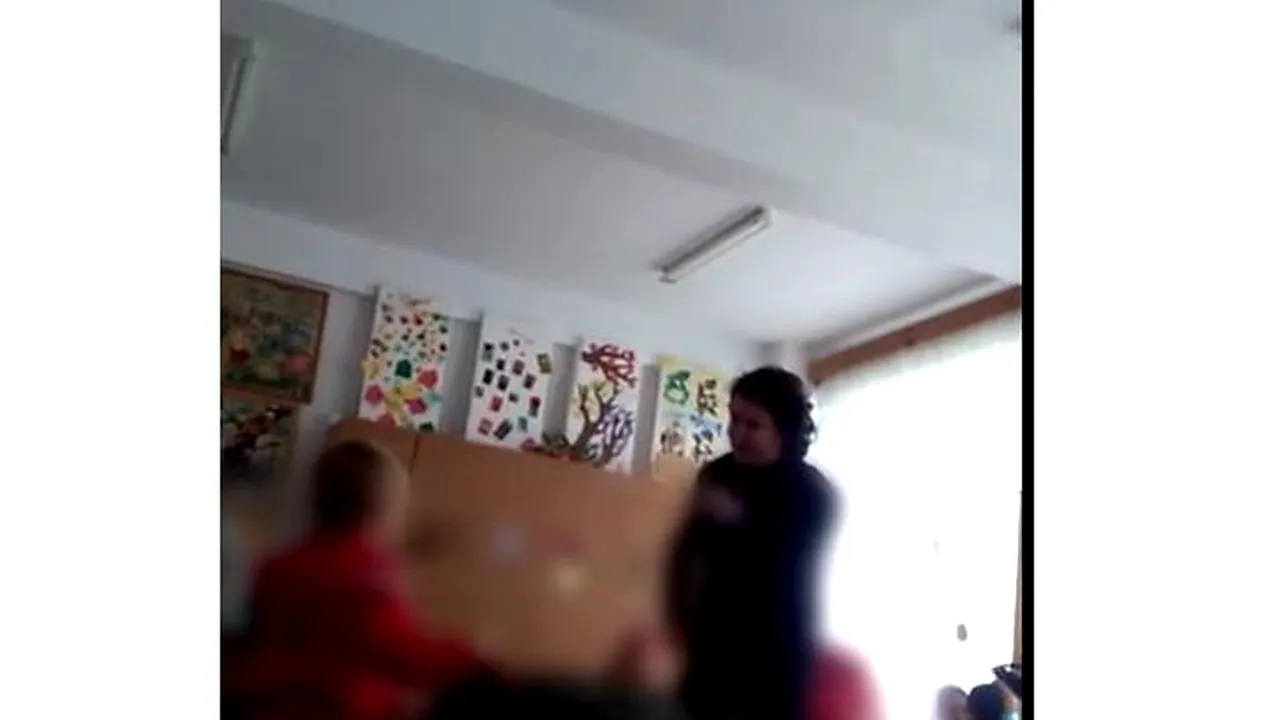 Anchetă în cazul educatoarei din Vrancea, care a fost filmată în timp ce lovea copiii în sala de clasă 