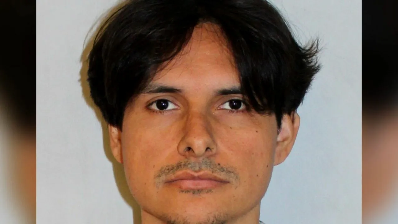 Ce a pățit un bărbat prins în timp ce FILMA pe ascuns sub rochia unei femei, într-un muzeu. Polițiștii cred că mai există și alte victime