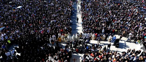 GÂNDUL LIVE. Mii de oameni s-au adunat la înmormântarea mitropolitului Amfilohie din Muntenegru. Institutul de Sănătate Publică a avertizat că numărul de noi infecții ar putea crește rapid în țară
