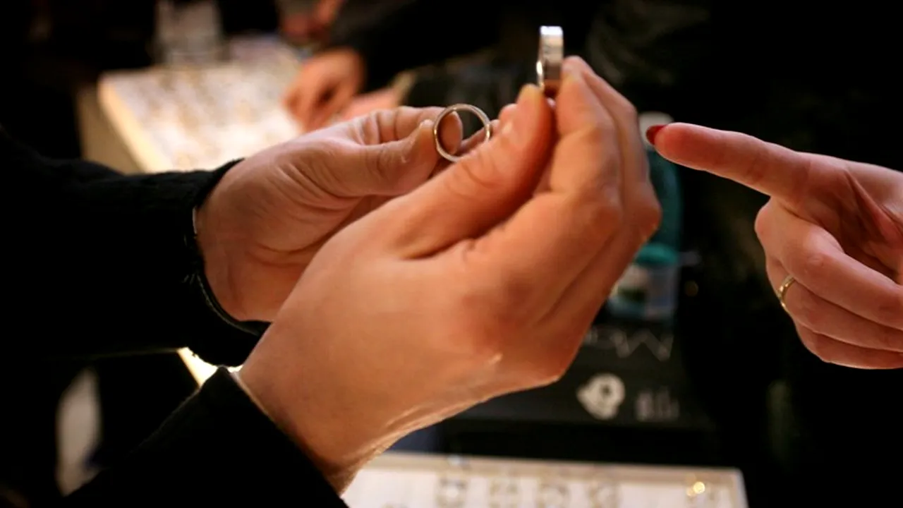 Un inel a ajuns pe mâna proprietarei lui după mai bine de 40 de ani