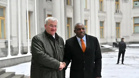 Ministrul de Externe al Marii Britanii face o vizită oficială în Ucraina/ Oficialul anunță un ajutor financiar acordat Kievului