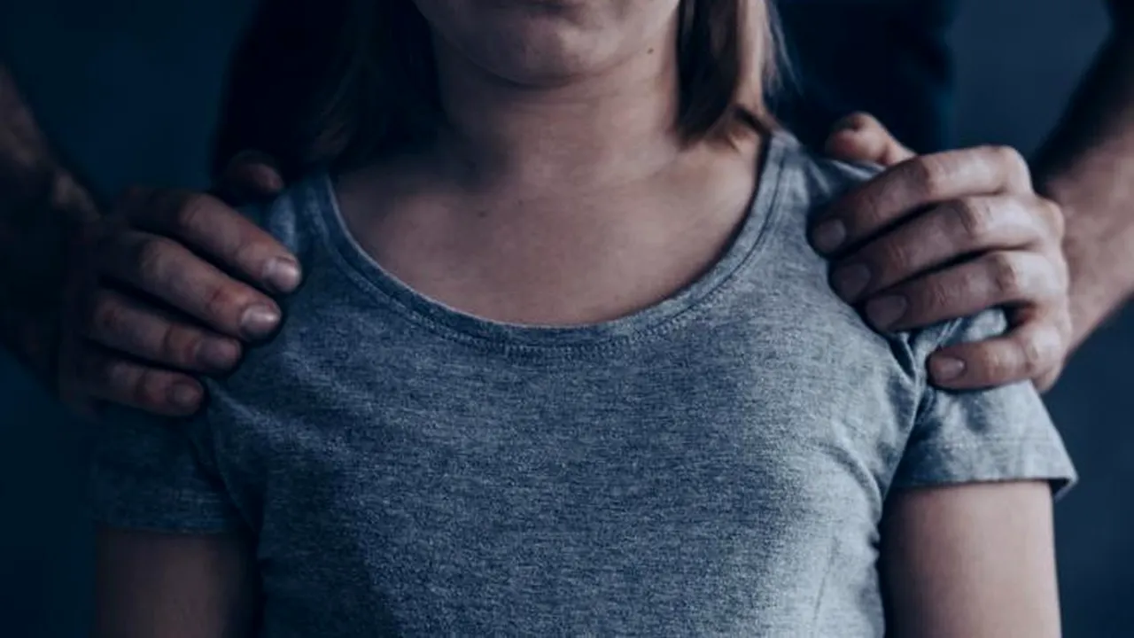 Poliția a amendat un bărbat care acosta eleve în Arad și le oferea 200 de el ca să meargă cu el