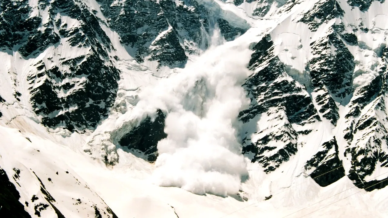 Avertismentul meteorologilor. Risc „ÎNSEMNAT” de avalanșă. Ce trebuie să știe turiștii