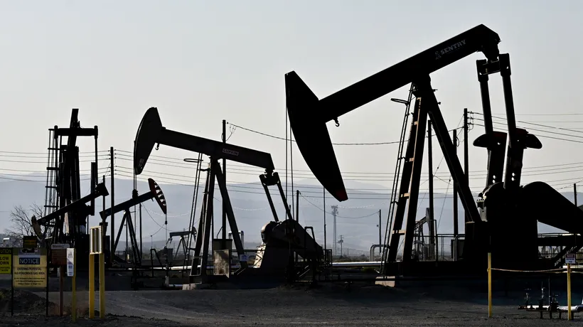 Grupul OPEC+ a stabilit să reducă din nou producția de petrol, în contextul scăderii prețurilor