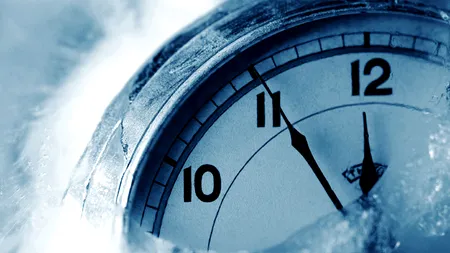 România trece la ora de iarnă! Ora 04:00 devine ora 03:00. Cum ne afectează această schimbare