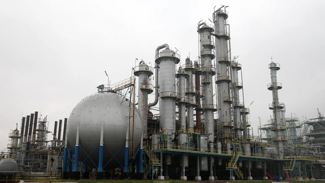 PCC, acționar minoritar al Oltchim, avansează ideea transformării combinatului în holding