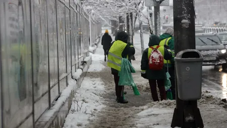 Trucurile care te AJUTĂ să nu aluneci atunci când pe jos e gheață sau polei
