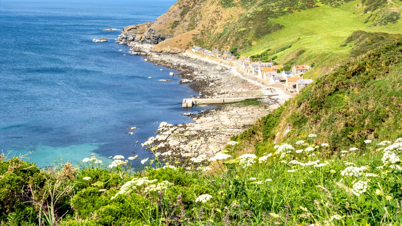 Povestea satelor pierdute în mare din Regatul Unit: „S-a scufundat și biserica, iar clopotele se auzeau în continuare”