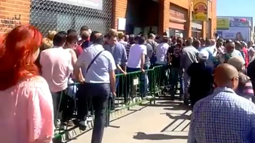 Incidente la Castellon din cauza aglomerației la vot. Românii au strigat „Rușine să vă fie! și „Hoții - VIDEO