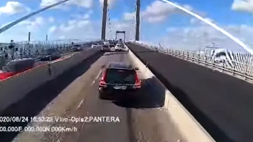 Ce a pățit un conducător auto care a șicanat un șofer român de TIR în trafic, pe un pod din Suedia (VIDEO)