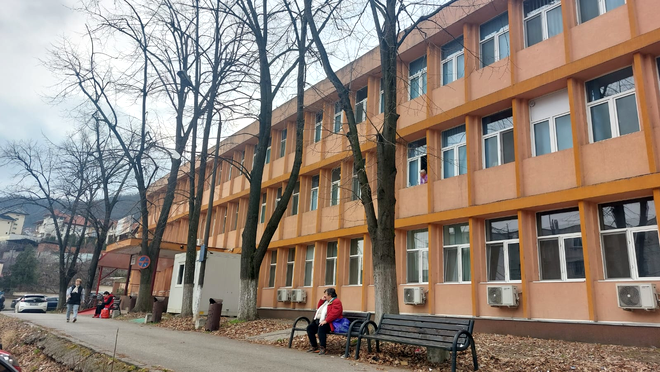 Unele secții ale Spitalului Orșova funcționează doar cu medici pensionari