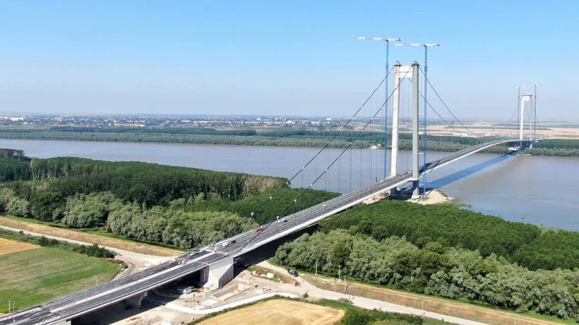 Noi probleme la podul peste Dunăre de la Brăila: Au apărut TASĂRI la rampa de urcare / Diferenţa de nivel a ajuns la 15 centimetri