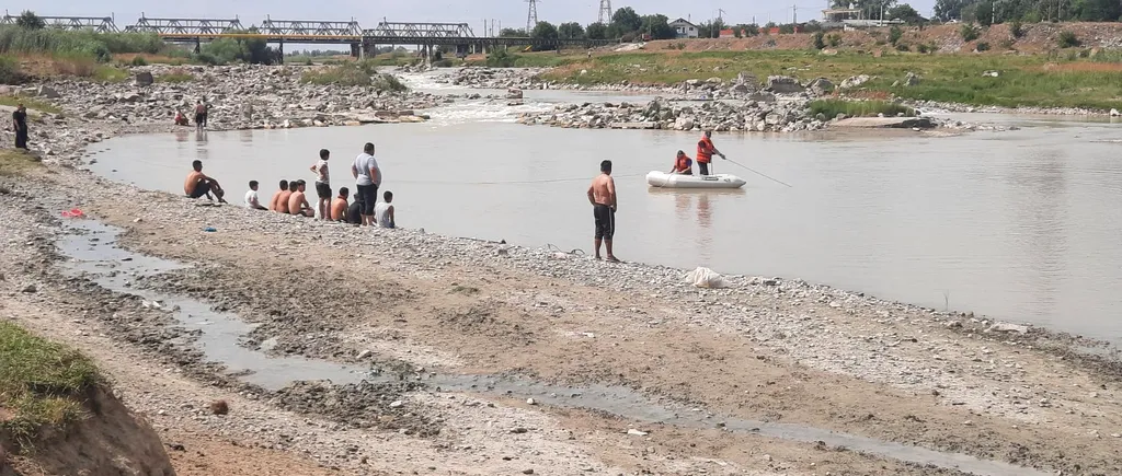 VIDEO | Încă un tânăr de 14 ani s-a înecat la scăldat. Zilele trecute, doi frați, fată și băiat, au sfârșit în apele râului Moldova