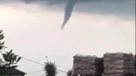 Început de tornadă, filmat deasupra Timișoarei în timpul unei furtuni VIDEO spectaculos