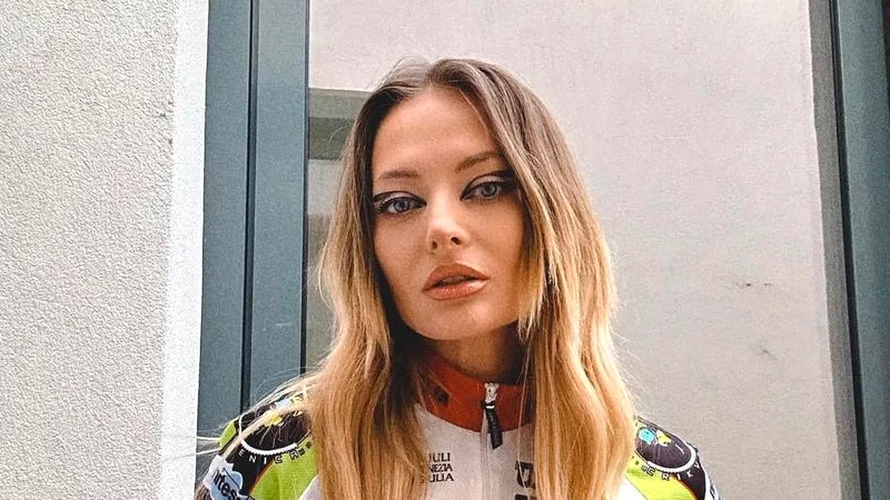 FOTO / Delia trece cu brio proba COSTUMULUI DE BAIE. Rar se expune așa!