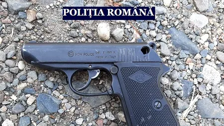 Arme, cartușe și camere de supraveghere, găsite în Arad în urma a două percheziții / Un bărbat a fost reținut pentru 24 de ore