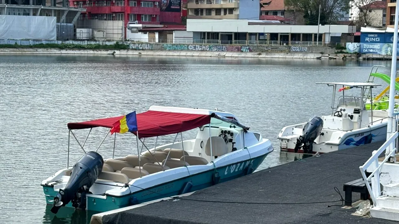 Cât costă o plimbare cu vaporașul pe Lacul Costinești spre epavă, în minivacanța de 1 Mai