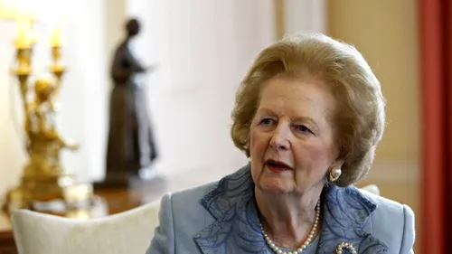 Un sărut de la Margaret Thatcher: un șervețel cu urmele rujului Doamnei de Fier, scos la vânzare