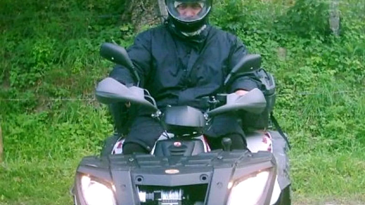 FOTO: La 68 de ani, Arhiepiscopul Argeșului și Muscelului se deplasează pe ATV între schituri