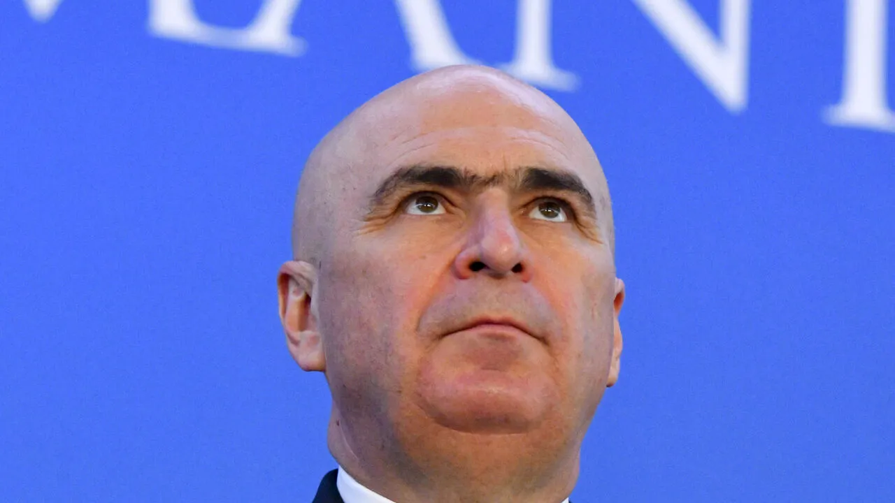 Bolojan încearcă să transforme eșecul PNRR într-un succes. Susține că „am reușit să absorbim” deja peste 90% din bani, deși România a încasat doar 64% din suma totală. Gândul demontează minciuna premierului demis și prezintă toate calculele