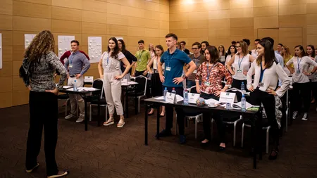 Proiectul unic în România unde vin să predea profesori de la  Harvard și Stanford. „Căutăm oameni care vor să se schimbe ei înșiși, dar și comunitatea din care vin