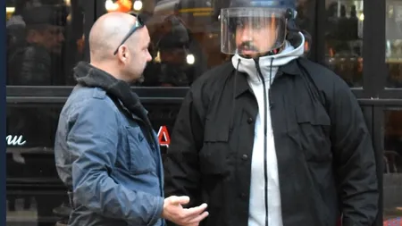 Fostul bodyguard al președintelui Emmanuel Macron BATE PROTESTATARI ca să nu-și iasă din mână