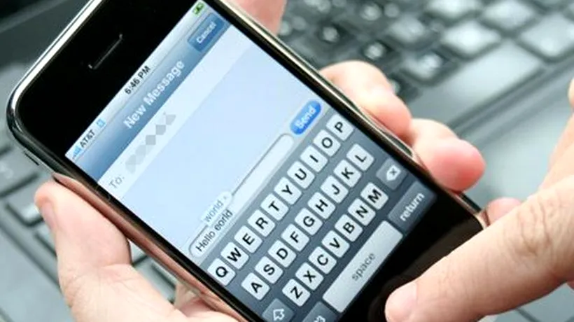 Bolile generației actuale: Ce pățesc tinerii care trimit prea multe SMS-uri