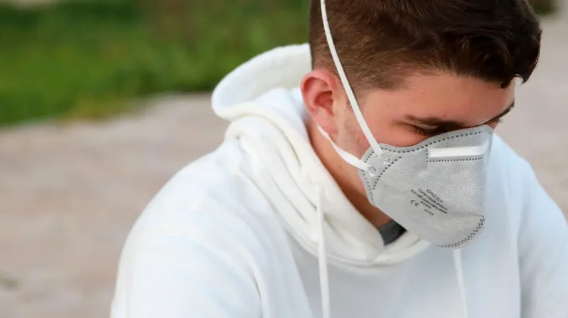 COVID-19 poate fi transmis și între persoane care poartă mască! Ce trebuie să luăm în calcul pentru a evita contaminarea