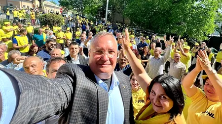 Nicolae Ciucă își face SELFIE la „el acasă” / „Îmi amintesc cum arăta comuna în 1988”