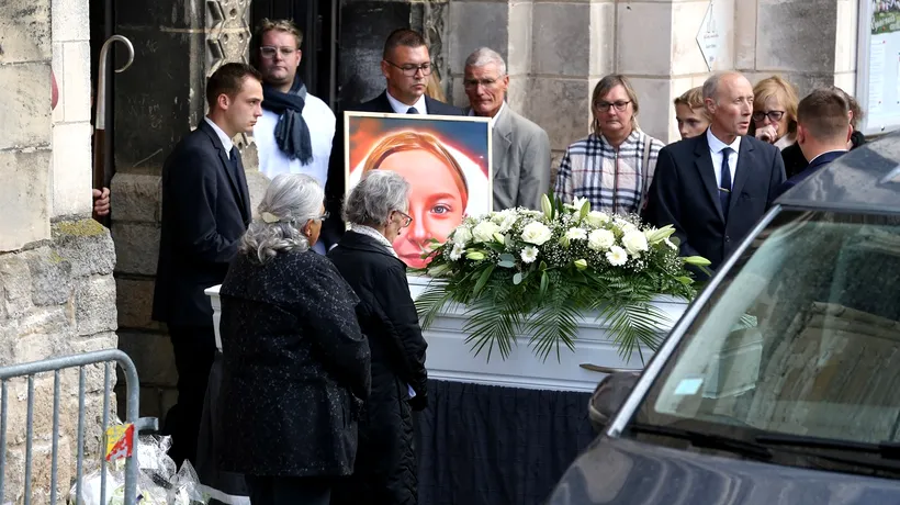 FOTO | Imagini emoționante de la înmormântarea Lolei Daviet, fetița de 12 ani ucisă cu sânge rece la Paris