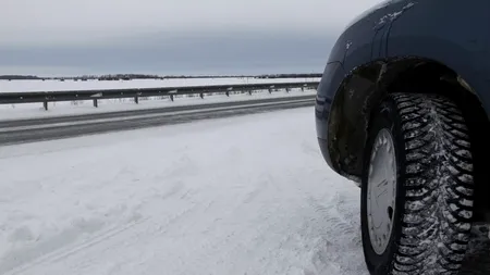 Puțini șoferi știu. Ce riscă cei care nu schimbă anvelopele de iarnă și circulă cu ele și pe timp de vară