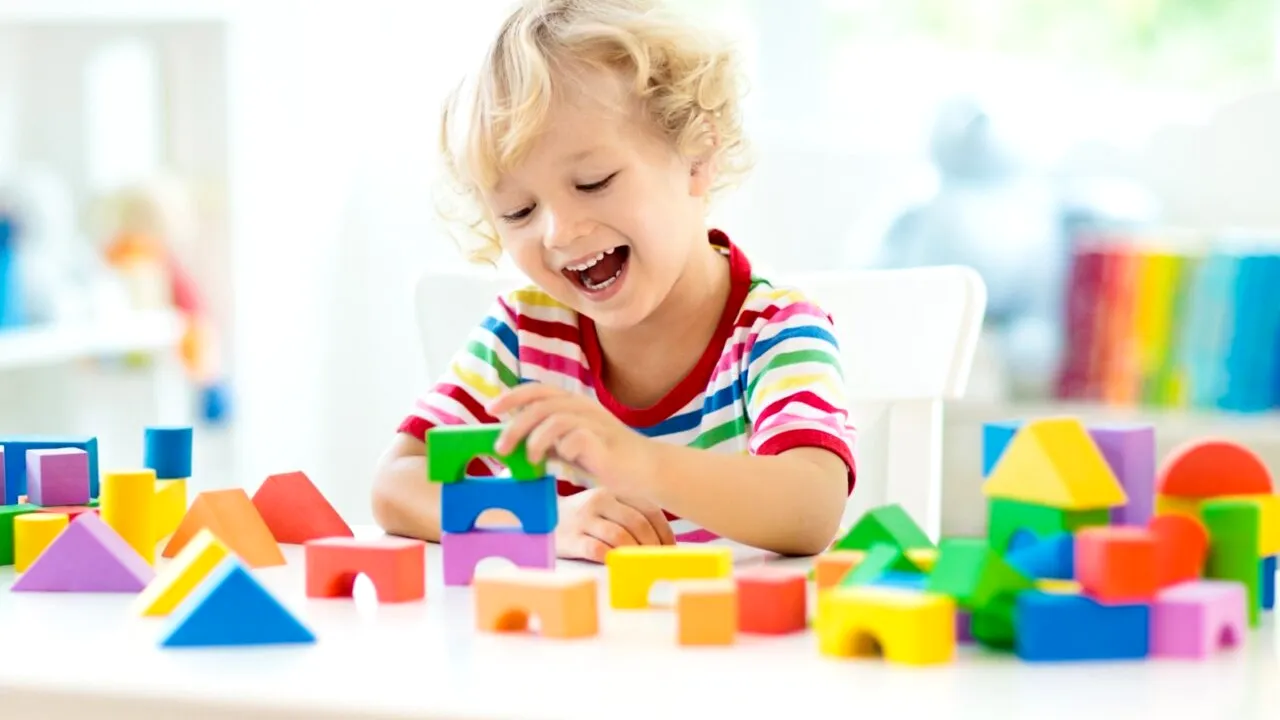 Cum alegem jucariile ideale pentru cei mici?