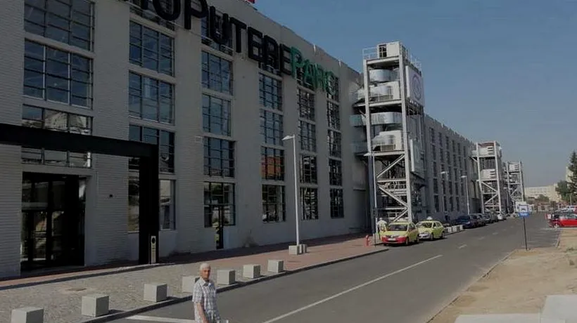 Sute de persoane la coadă, la deschiderea unui magazin de electronice și electrocasnice în Craiova