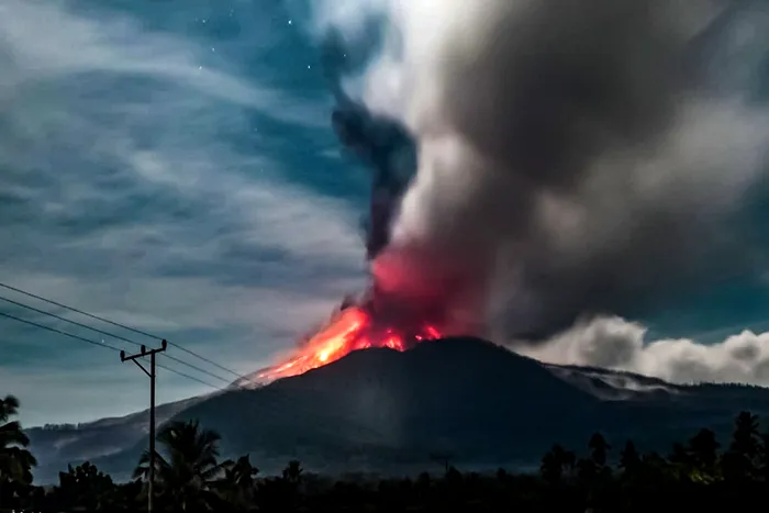 Indonezia: Mai multe zboruri spre și dinspre Bali au fost anulate din cauza erupției unui vulcan