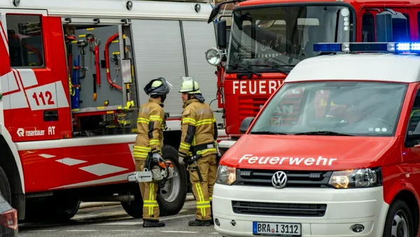 Un cățel erou din Germania și-a trezit stăpânul la timp, salvându-i viața din apartamentul în flăcări